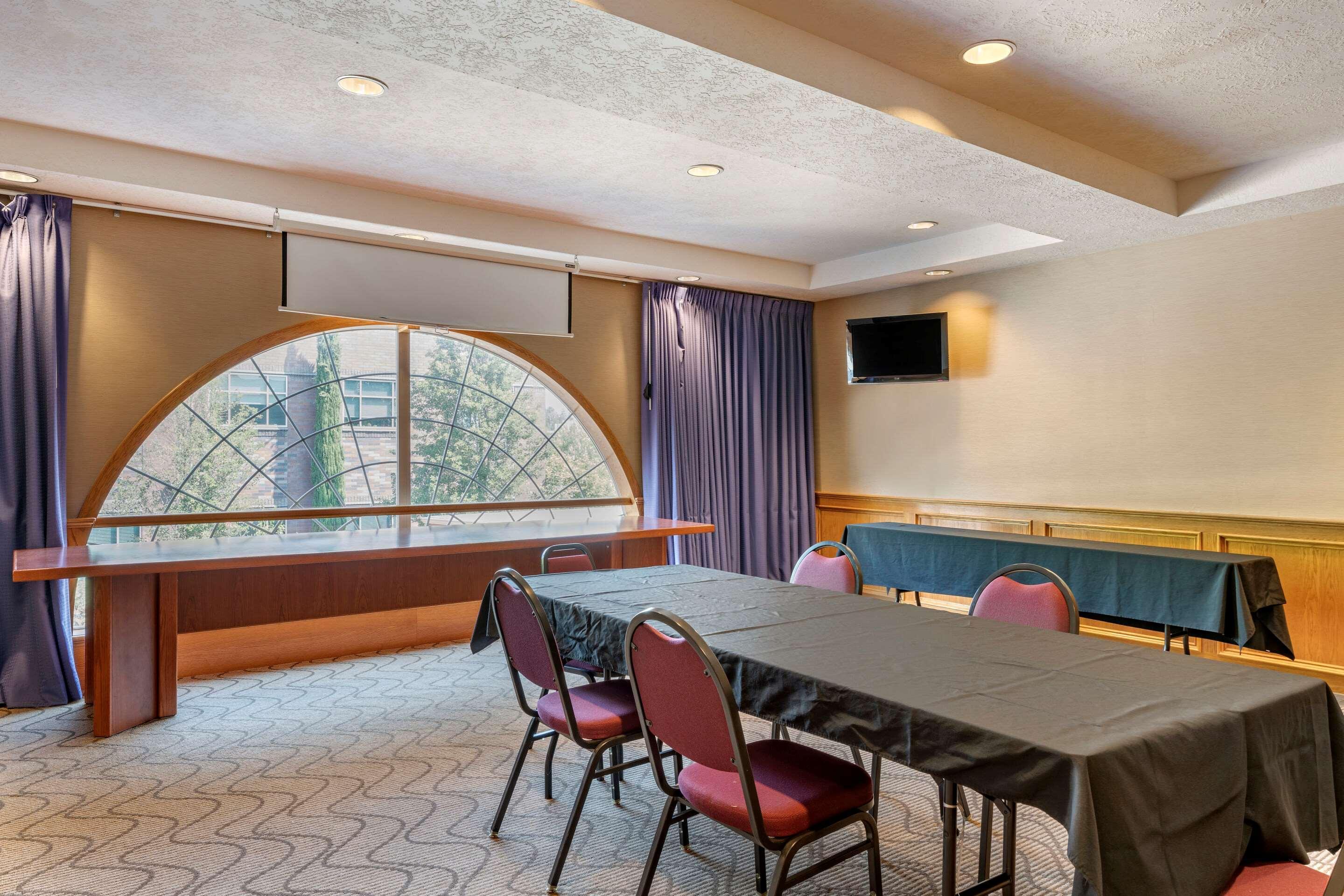 Comfort Suites Салем Екстериор снимка